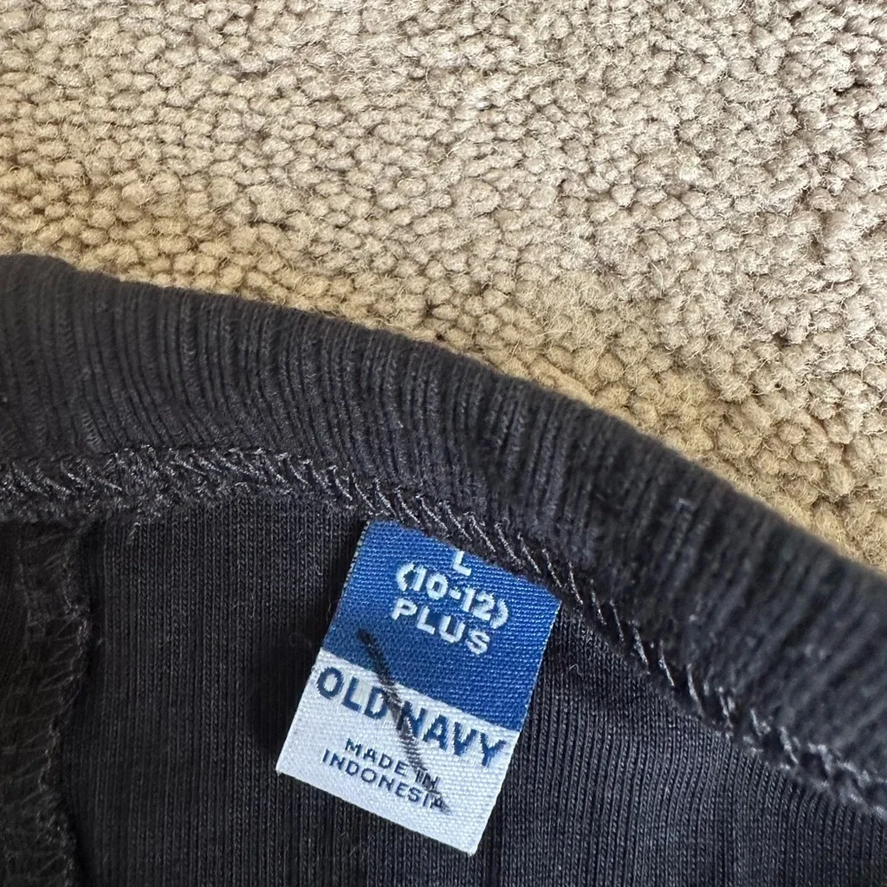 Brand is Old Navy Size is yl 10/12 plus New without tags